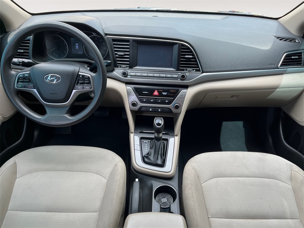 Vehicle image 21 of 34
