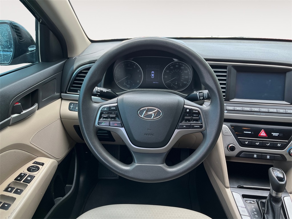 Vehicle image 22 of 34