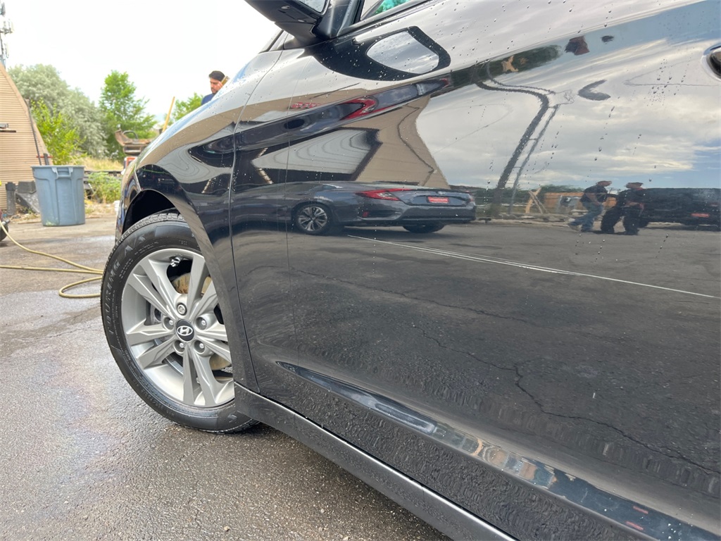 Vehicle image 24 of 34