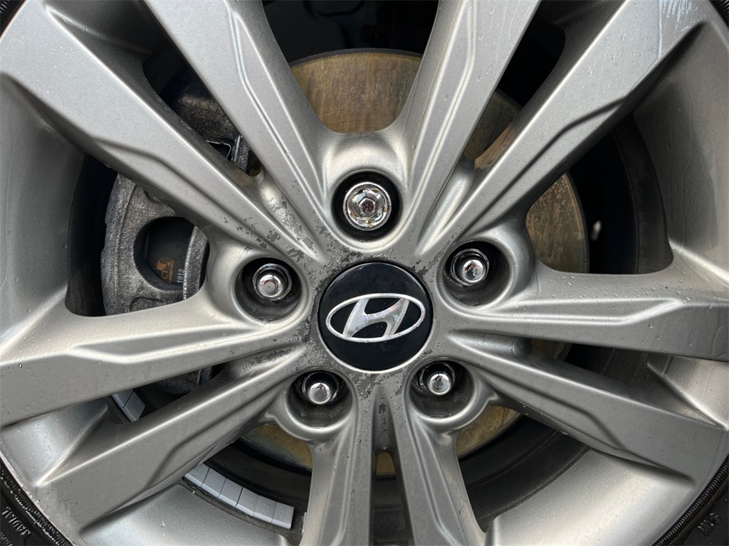 Vehicle image 13 of 34