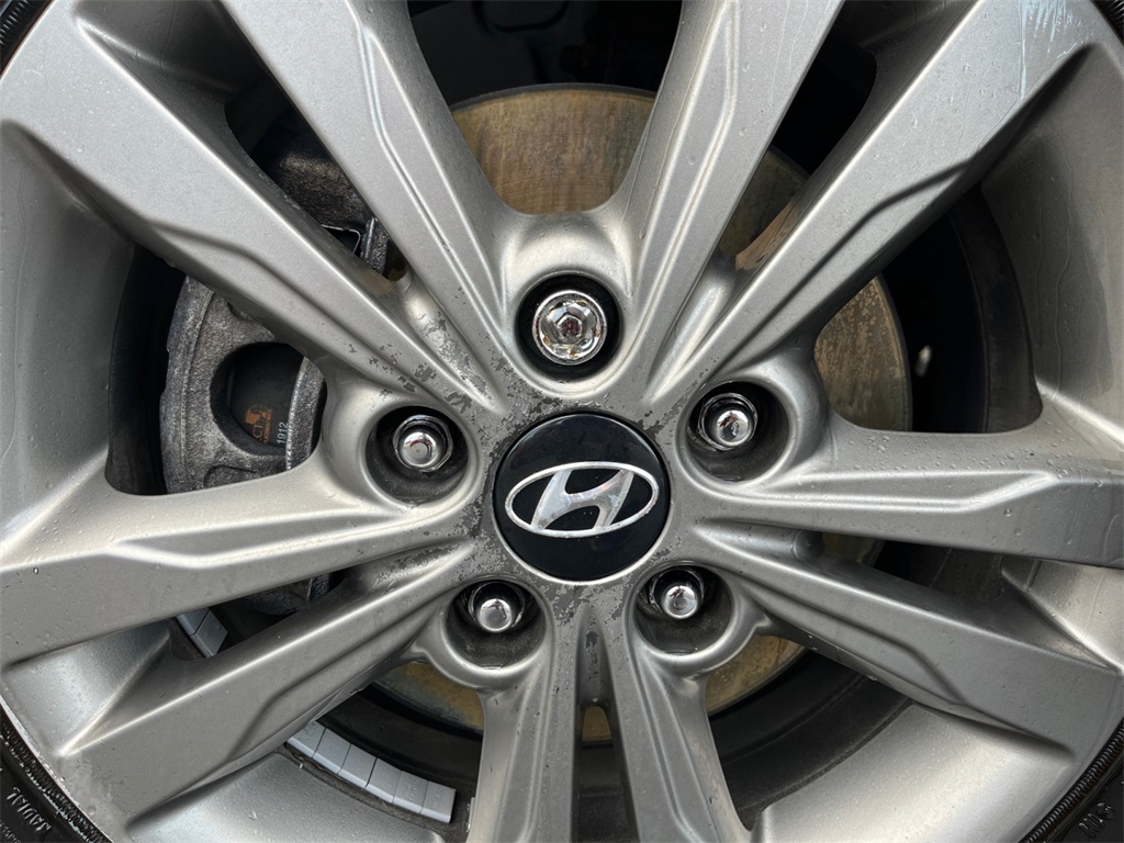 Vehicle image 14 of 34