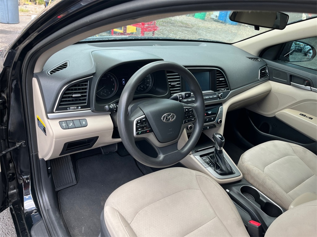 Vehicle image 20 of 34