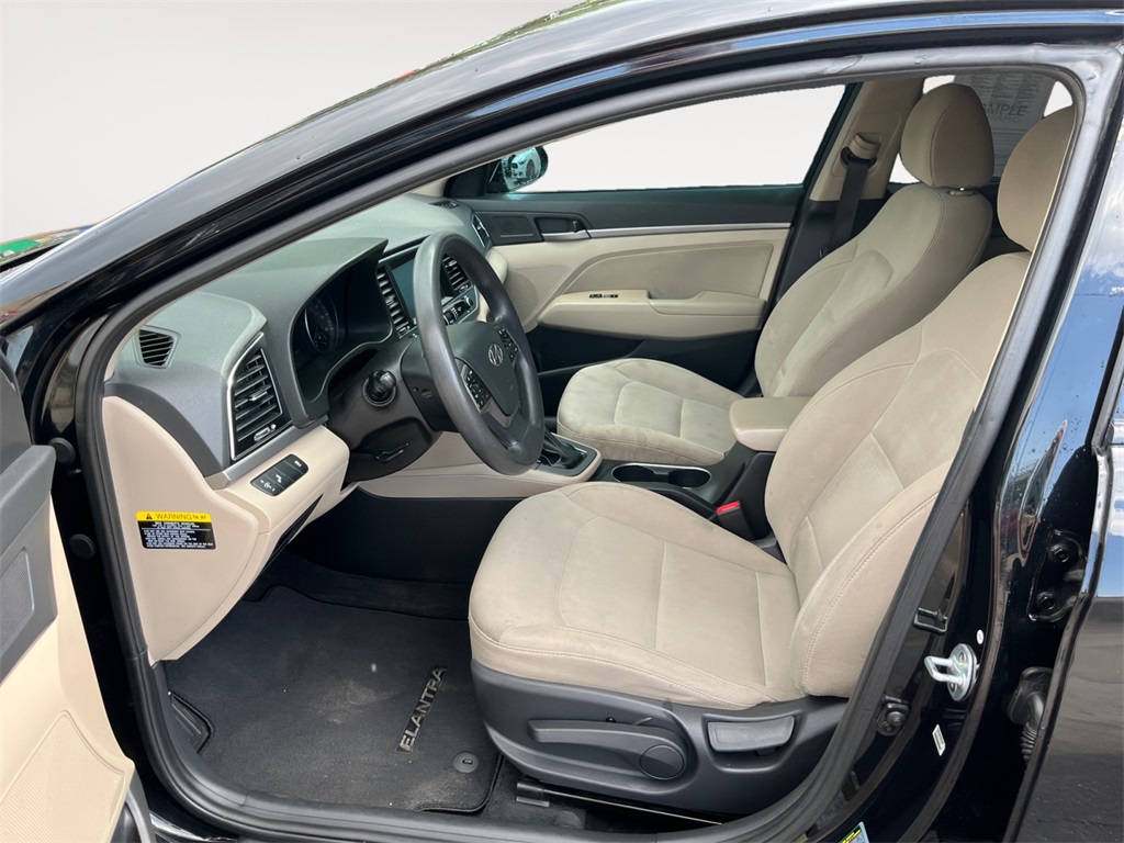 Vehicle image 23 of 34