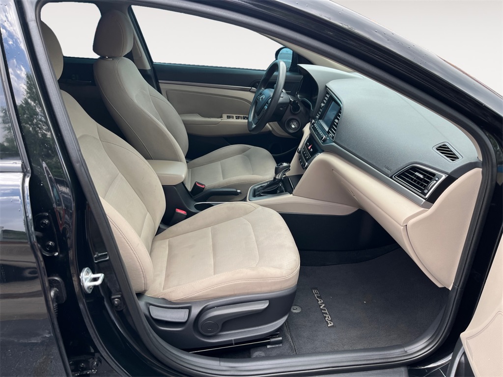 Vehicle image 16 of 34