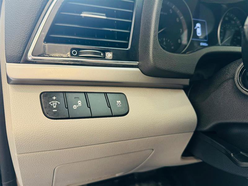 Vehicle image 25 of 27