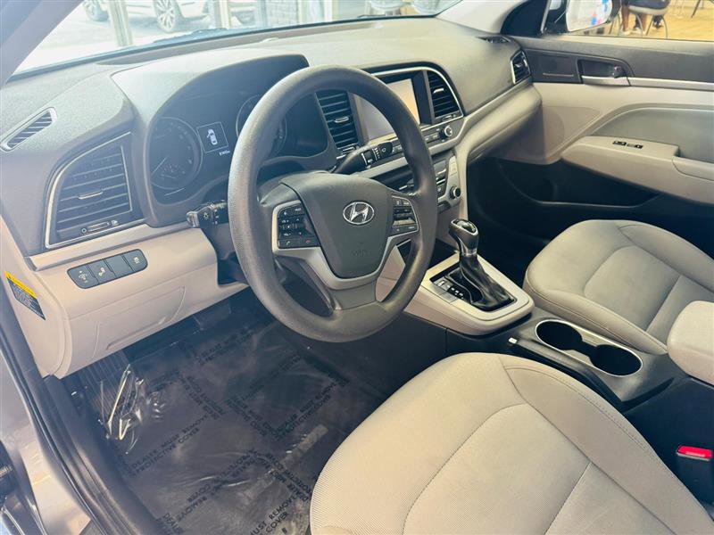 Vehicle image 14 of 27