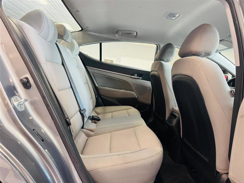 Vehicle image 11 of 27