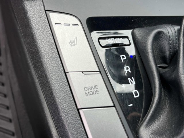 Vehicle image 27 of 43