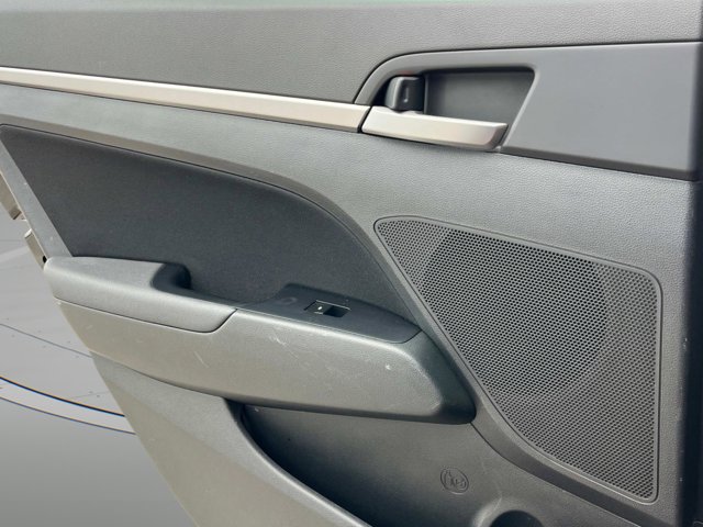Vehicle image 25 of 43