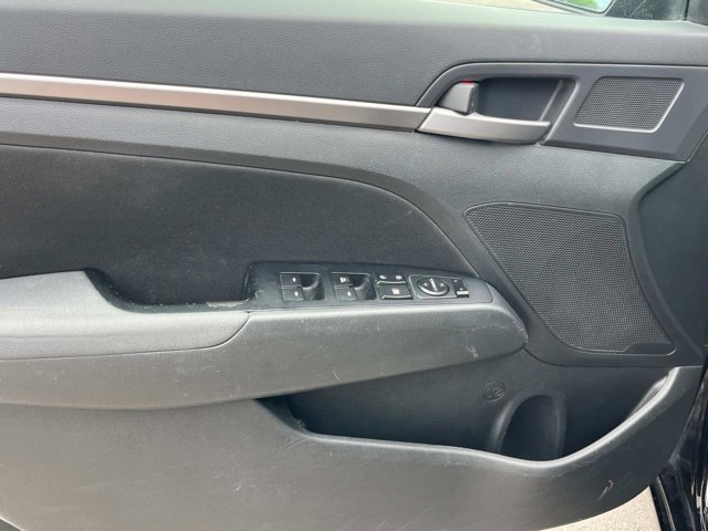 Vehicle image 22 of 43