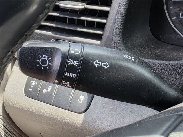 Vehicle image 32 of 38