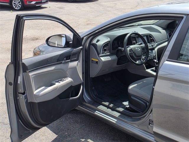 Vehicle image 19 of 38