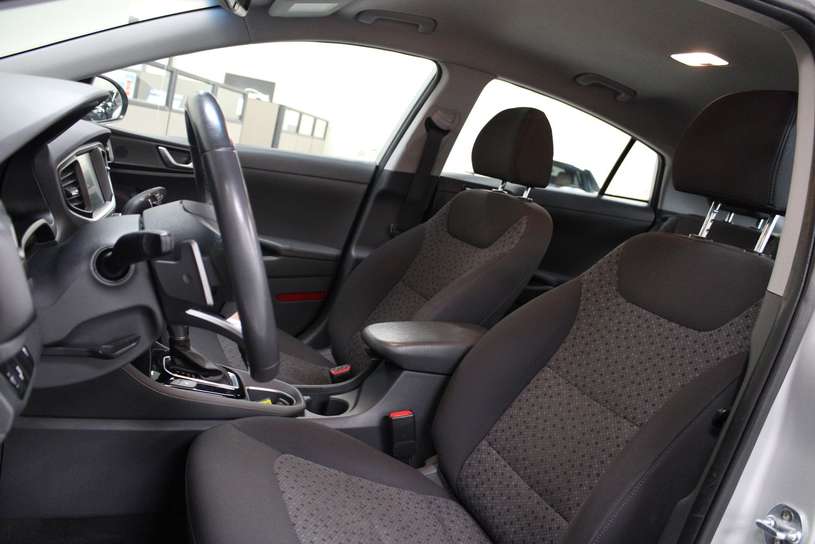 Vehicle image 17 of 35