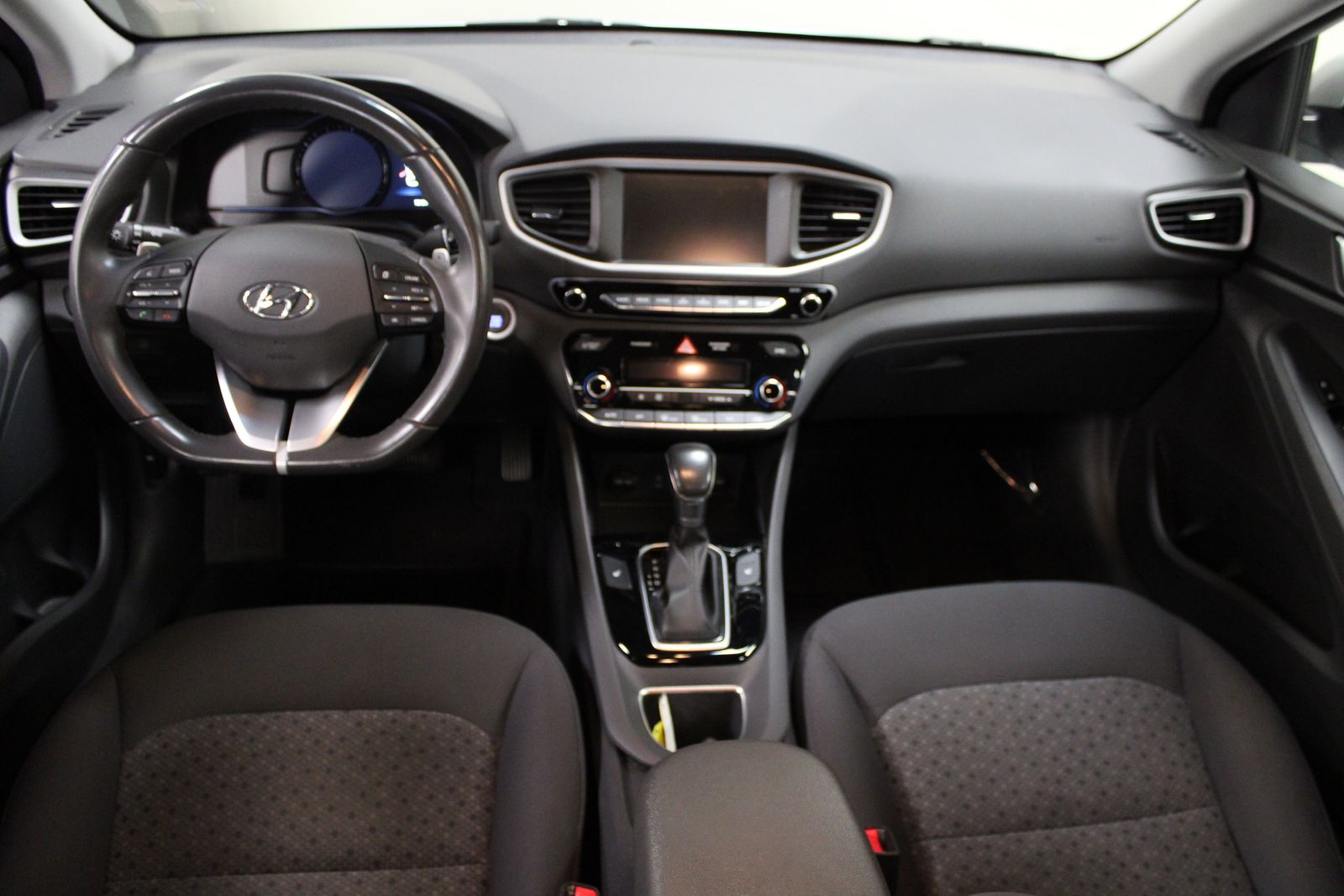 Vehicle image 25 of 35