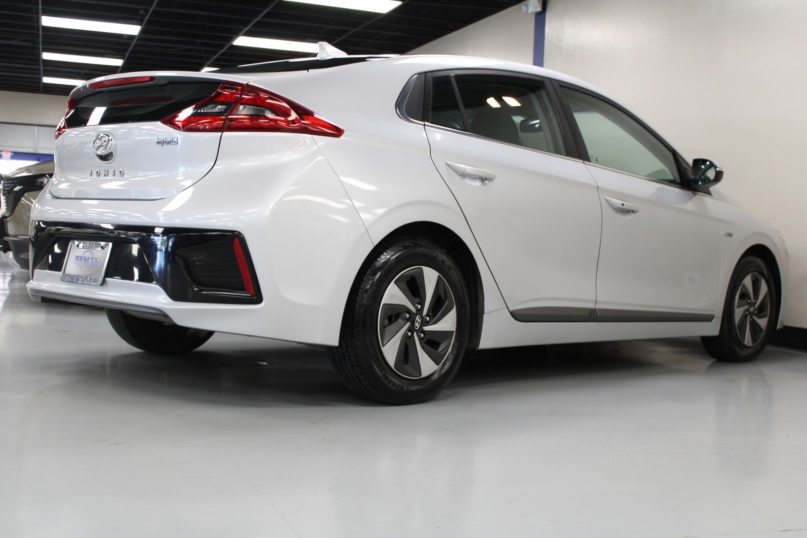 Vehicle image 7 of 35