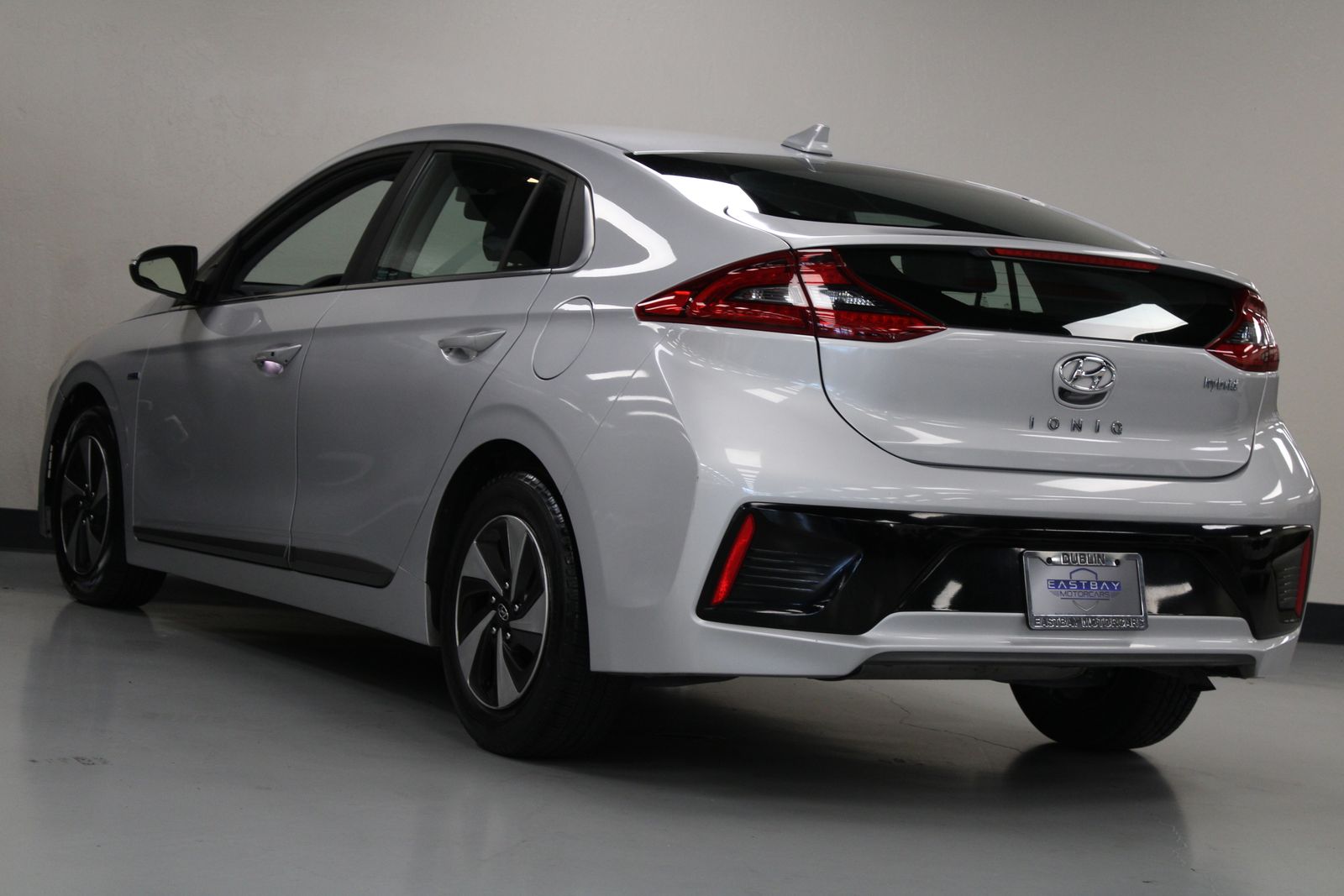 Vehicle image 10 of 35