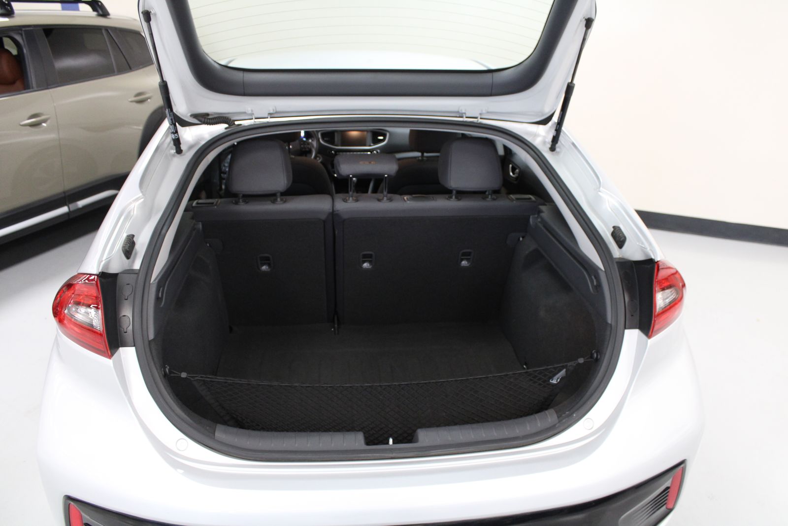 Vehicle image 14 of 35