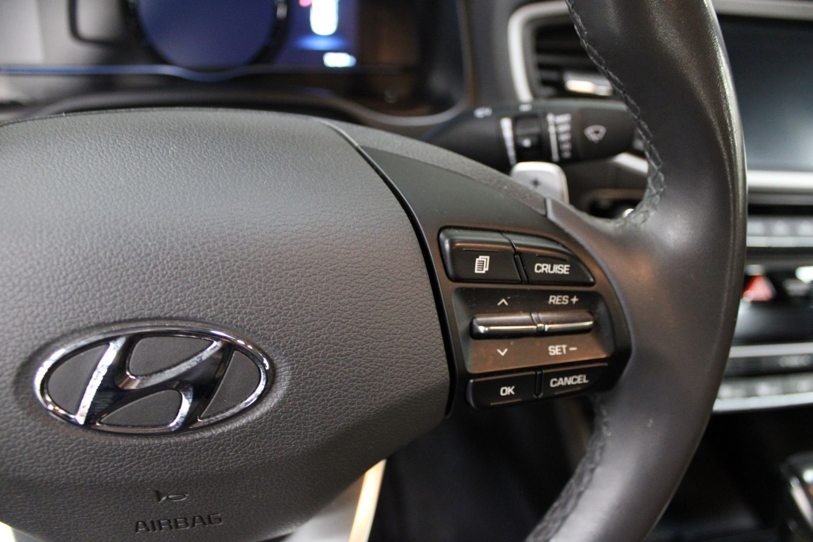 Vehicle image 27 of 35