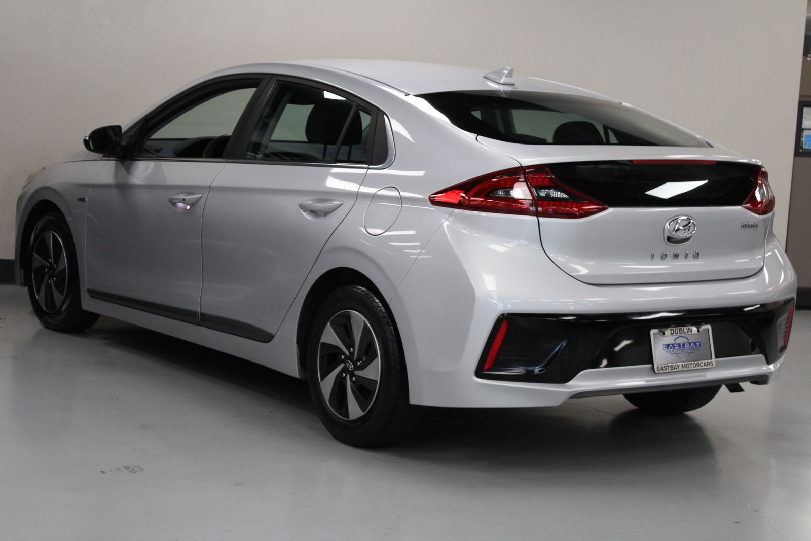 Vehicle image 9 of 35