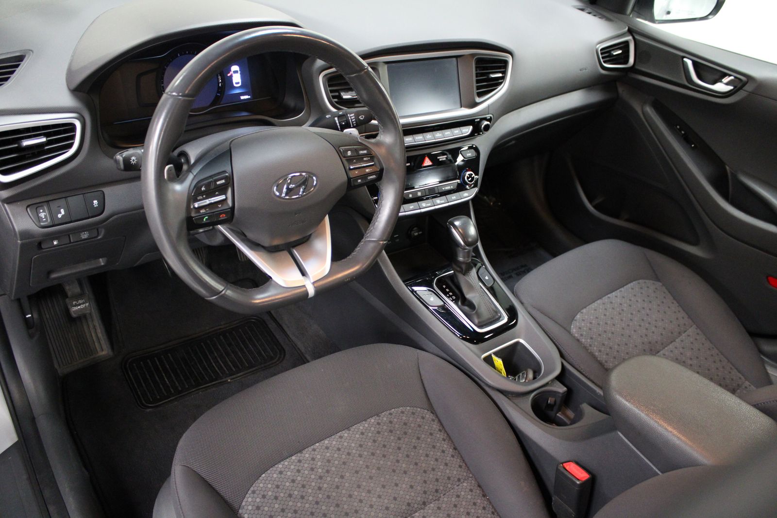 Vehicle image 26 of 35
