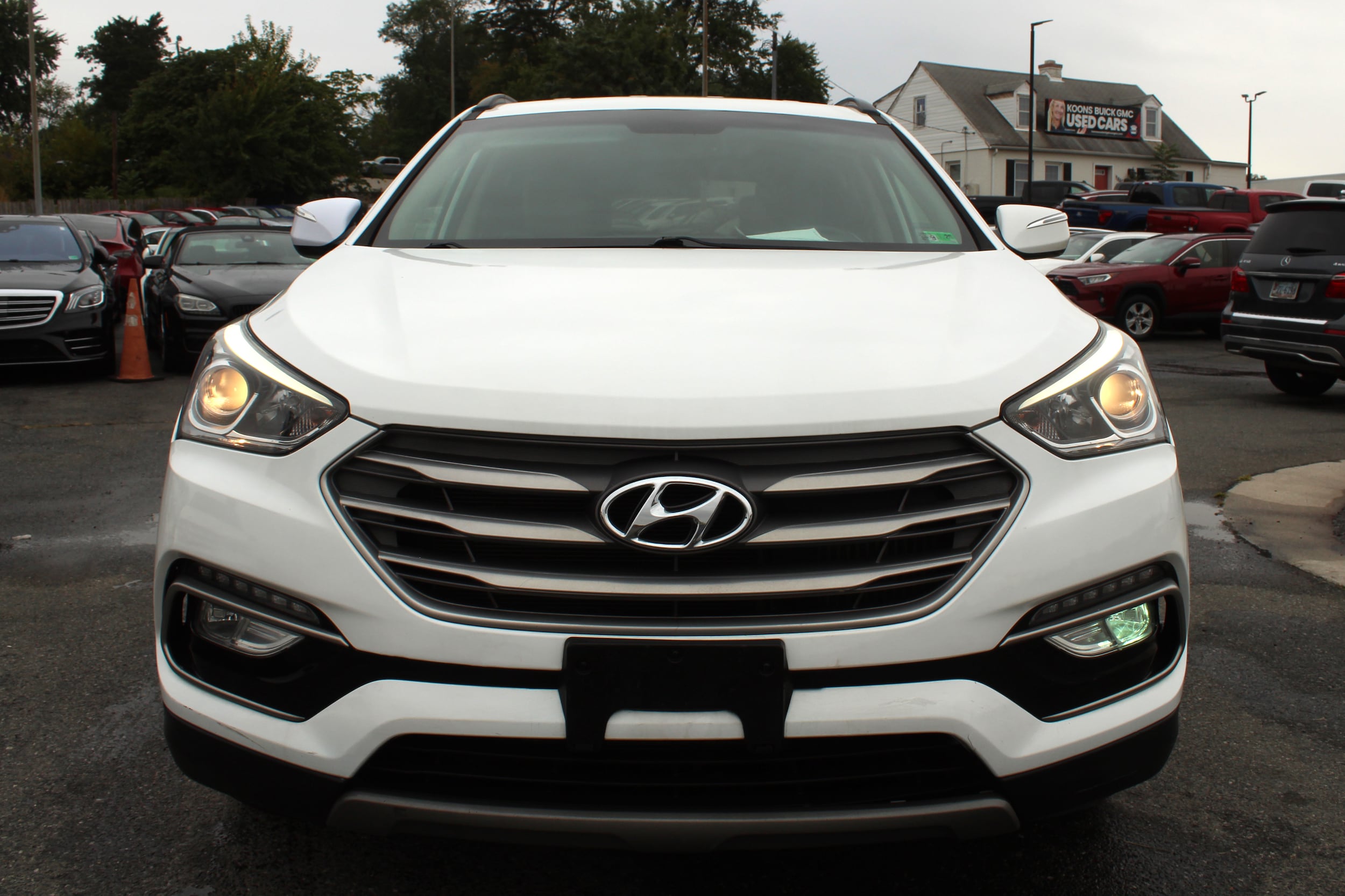 2018 Hyundai Santa Fe Sport 2.0T Image 2 of 18