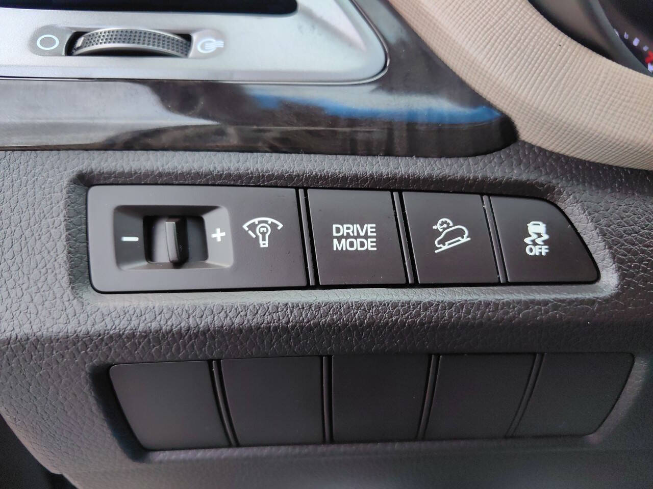 Vehicle image 23 of 36