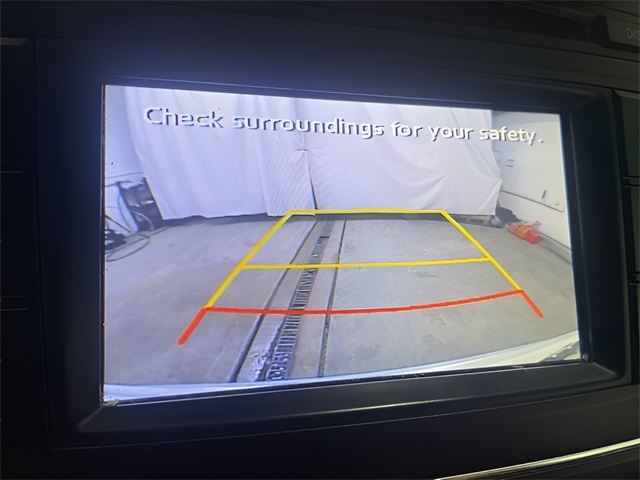 Vehicle image 21 of 25