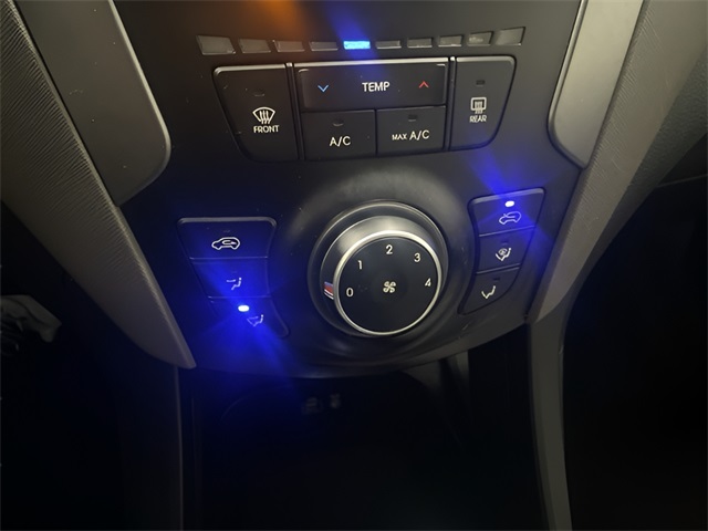 Vehicle image 23 of 25