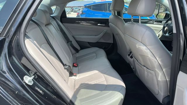 Vehicle image 14 of 17