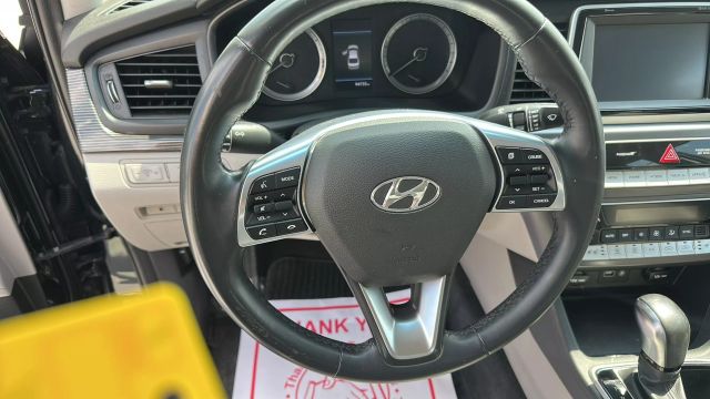 Vehicle image 11 of 17