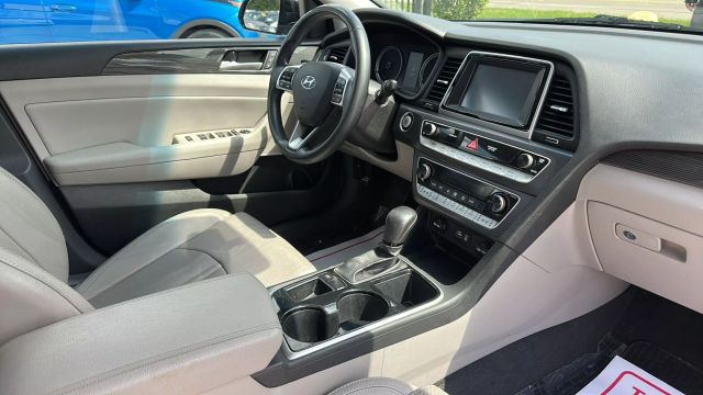 Vehicle image 16 of 17