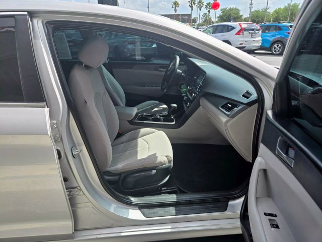 Vehicle image 13 of 25