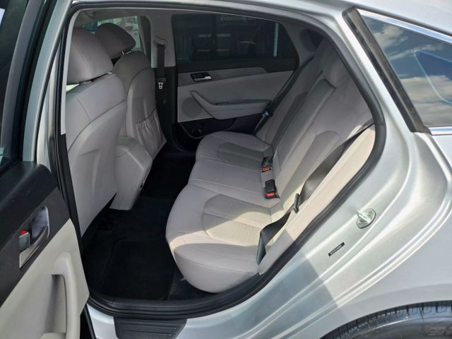 Vehicle image 11 of 25