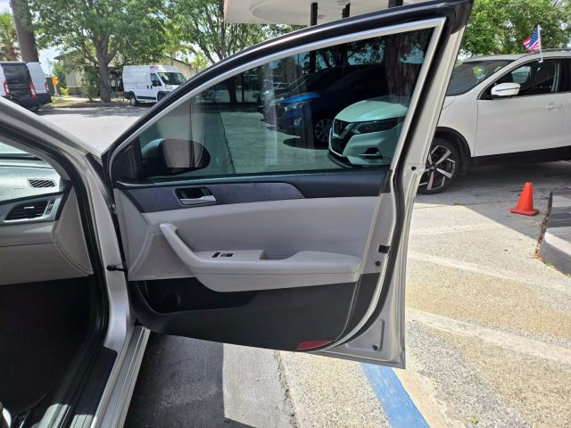 Vehicle image 12 of 25