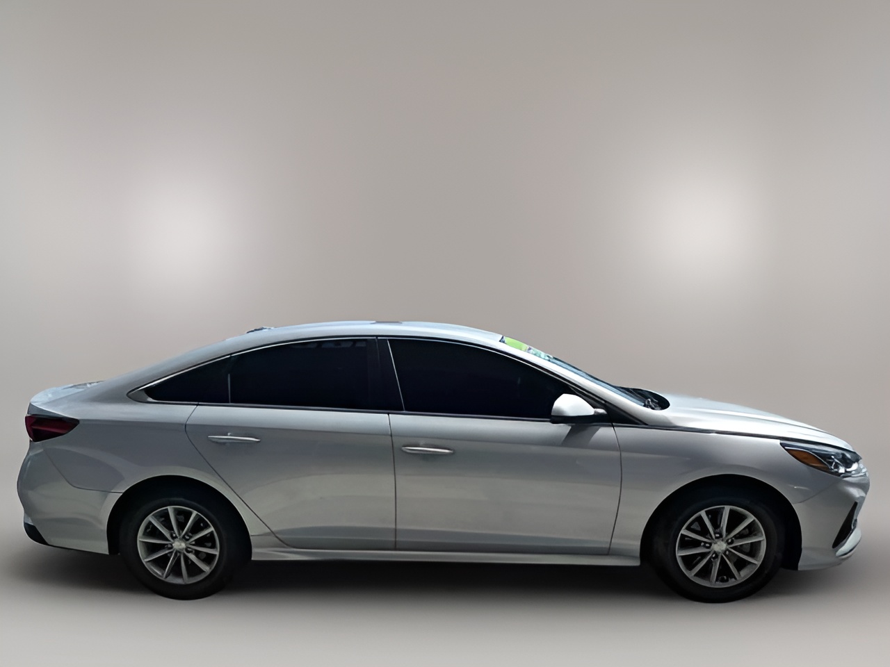 Vehicle image 21 of 25