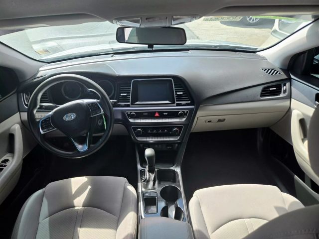 Vehicle image 16 of 25