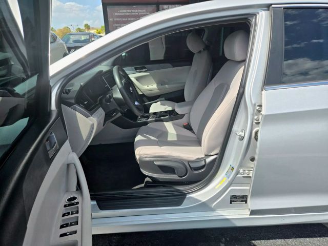 Vehicle image 9 of 25