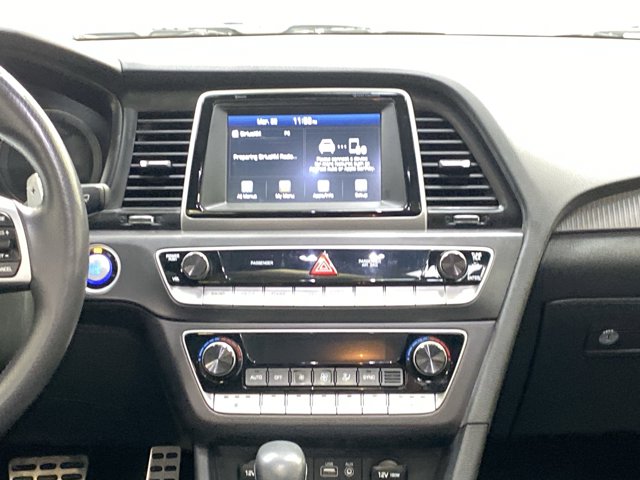 Vehicle image 21 of 29