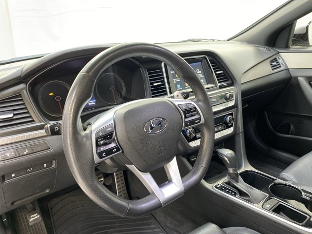 Vehicle image 23 of 29