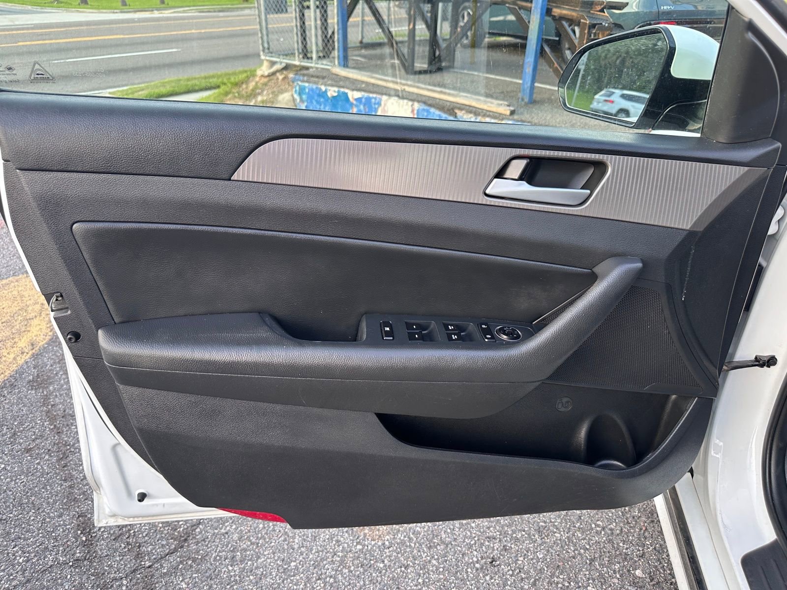 Vehicle image 20 of 21