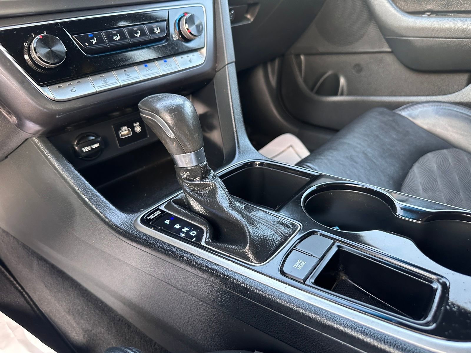 Vehicle image 19 of 21