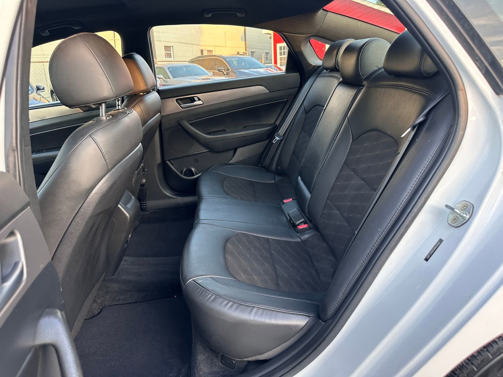 Vehicle image 14 of 21