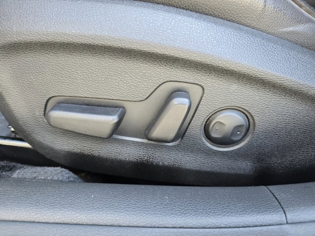 Vehicle image 14 of 27