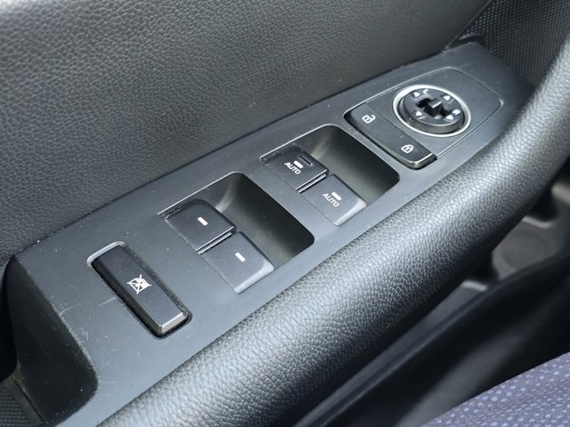 Vehicle image 17 of 27