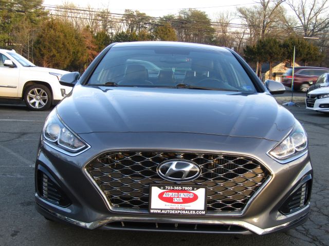 2018 Hyundai Sonata Sport Image 2 of 37