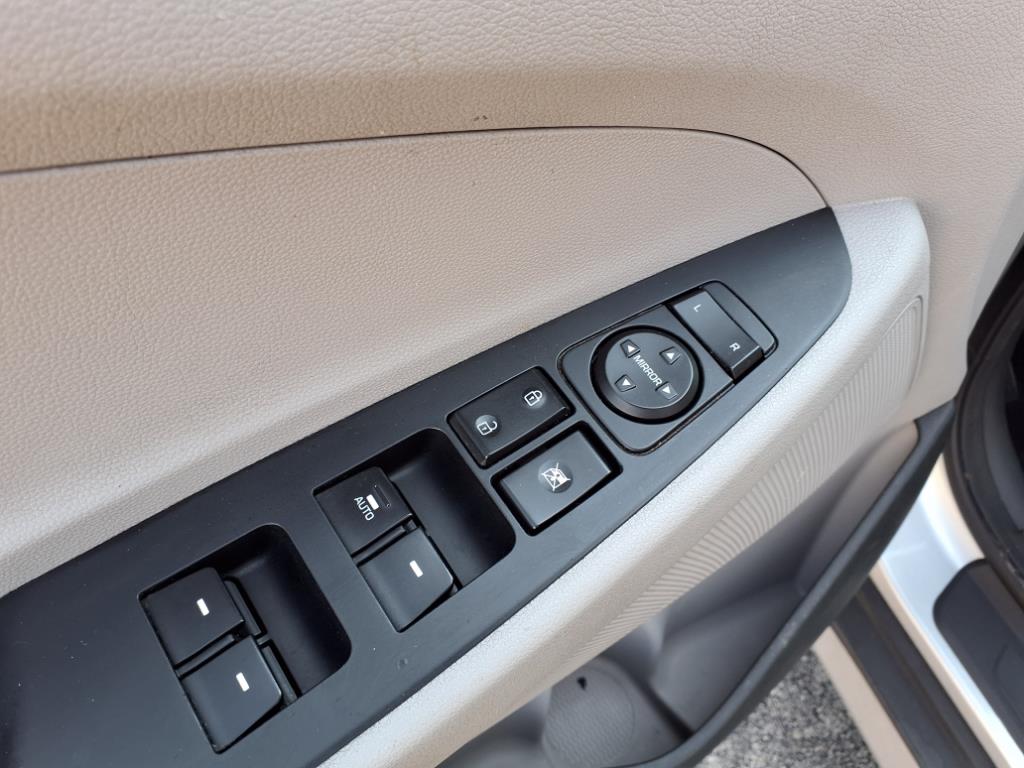 Vehicle image 16 of 20