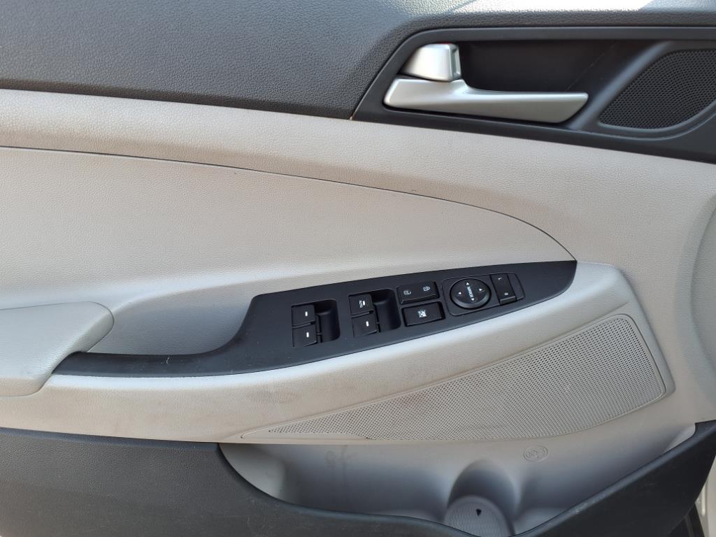 Vehicle image 15 of 20
