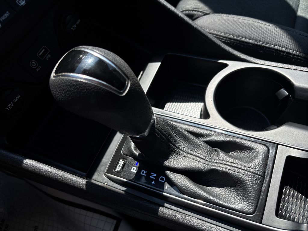 Vehicle image 21 of 33