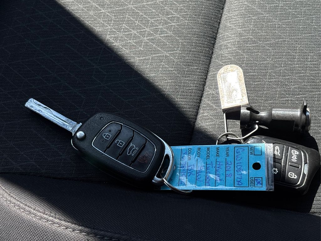 Vehicle image 24 of 33