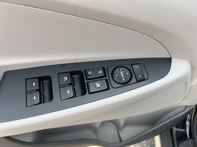 Vehicle image 26 of 29